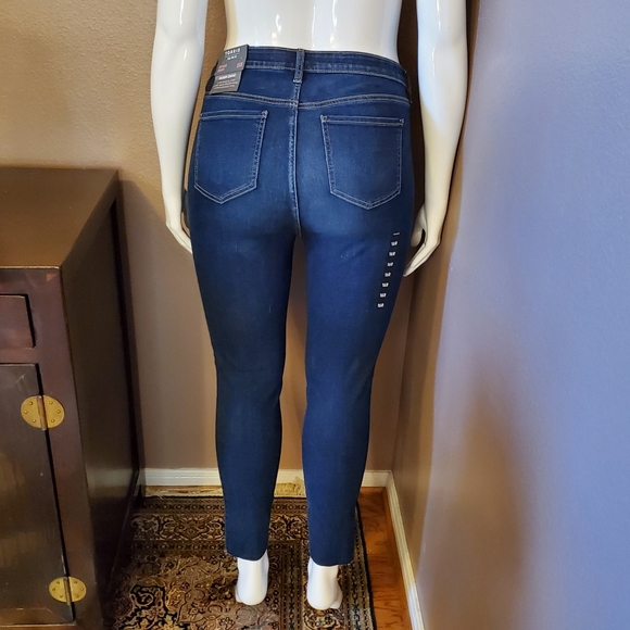 NWT TORRID Sky High Skinny step hem jeans - Picture 3 of 5